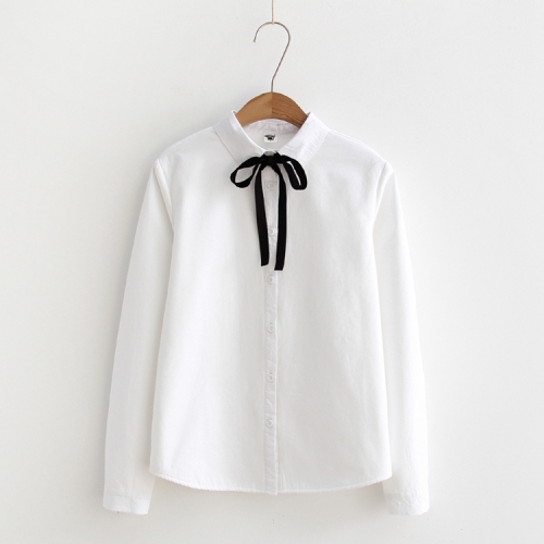 Back hair T - shirt in winter with a ribbon attached to a lovely work shirt with a warm blouse